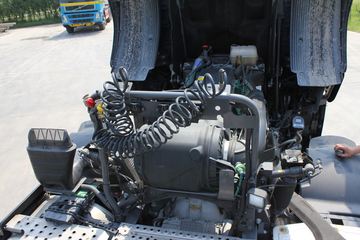 �ֶ��� FH16�ؿ� 700���� 4X2 ǣ����ͼƬ