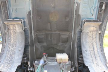 �ֶ��� FH16�ؿ� 700���� 4X2 ǣ����ͼƬ