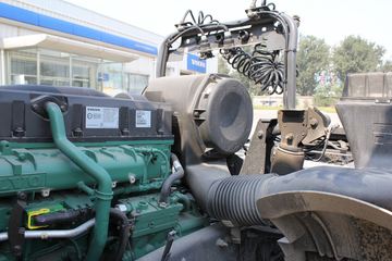 �ֶ��� FH16�ؿ� 700���� 4X2 ǣ����ͼƬ