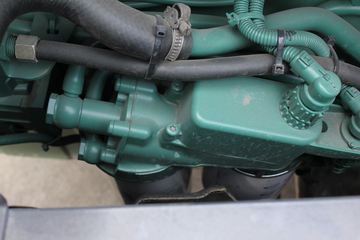 �ֶ��� FH16�ؿ� 700���� 4X2 ǣ����ͼƬ