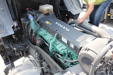 �ֶ��� FH16�ؿ� 700���� 4X2 ǣ����ͼƬ