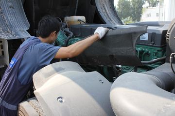 �ֶ��� FH16�ؿ� 700���� 4X2 ǣ����ͼƬ