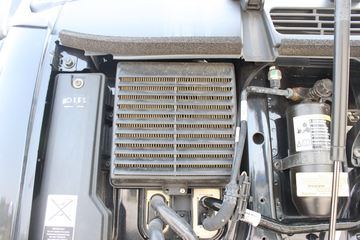 �ֶ��� FH16�ؿ� 700���� 4X2 ǣ����ͼƬ