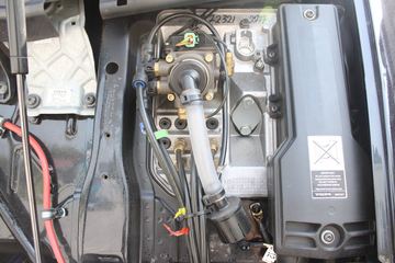 �ֶ��� FH16�ؿ� 700���� 4X2 ǣ����ͼƬ