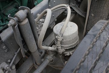 �ֶ��� FH16�ؿ� 700���� 4X2 ǣ����ͼƬ