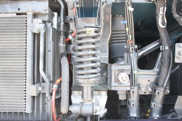 �ֶ��� FH16�ؿ� 700���� 4X2 ǣ����ͼƬ