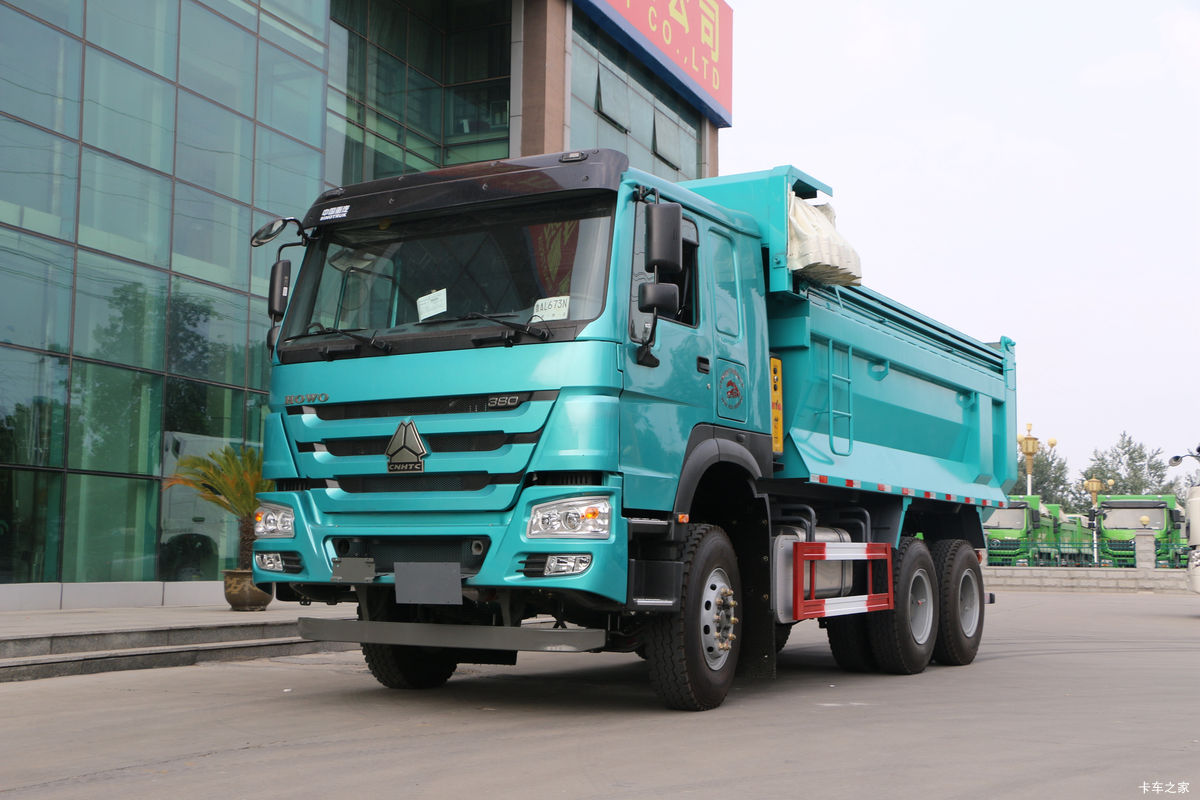 中国重汽 HOWO重卡 380马力 6X4 5.6米自卸车(华威驰乐牌)