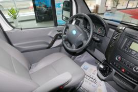 EM30&nbsp;电动封闭厢货驾驶室图片