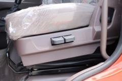 东风柳汽 新乘龙M3中卡 185马力 节油版 4X2 6.8米载货车(LZ1180M3AB)