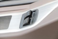 东风柳汽 新乘龙M3中卡 185马力 节油版 4X2 6.8米载货车(LZ1180M3AB)