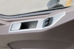 东风柳汽 新乘龙M3中卡 185马力 节油版 4X2 6.8米载货车(LZ1180M3AB)