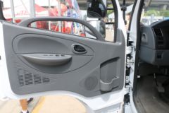 东风 多利卡D6-L 130马力 3.8米排半厢式轻卡(EQ5041XXYL8BDBAC)