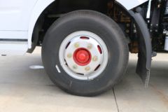 东风 多利卡D6-L 130马力 3.8米排半厢式轻卡(EQ5041XXYL8BDBAC)