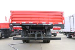 东风 多利卡D8 156马力 4X2 5.75米排半栏板载货车(EQ1140L8BDE)