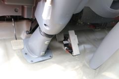 东风 多利卡D8 156马力 4X2 5.75米排半栏板载货车(EQ1140L8BDE)