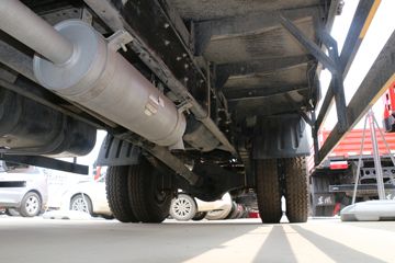 ���� ������D8 156���� 4X2 5.75���Ű������ػ���(EQ1140L8BDE)ͼƬ