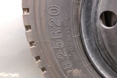 东风 多利卡D8 156马力 4X2 5.75米排半栏板载货车(EQ1140L8BDE)