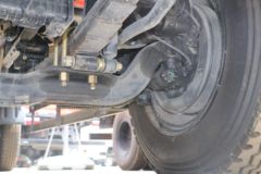 东风 多利卡D8 156马力 4X2 5.75米排半栏板载货车(EQ1140L8BDE)