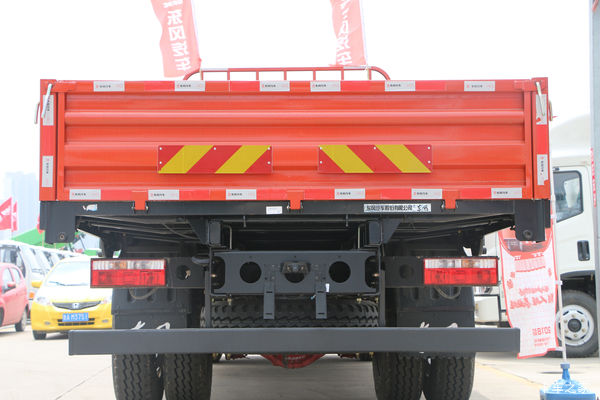 多利卡D9载货车火热促销中 让利高达1万