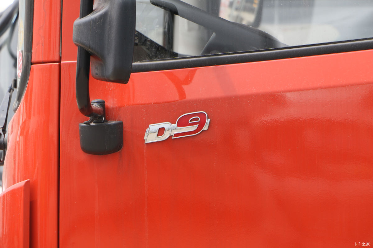  D9 180 4X2 6.8ػ(EQ1183LJ9BDG)                                                