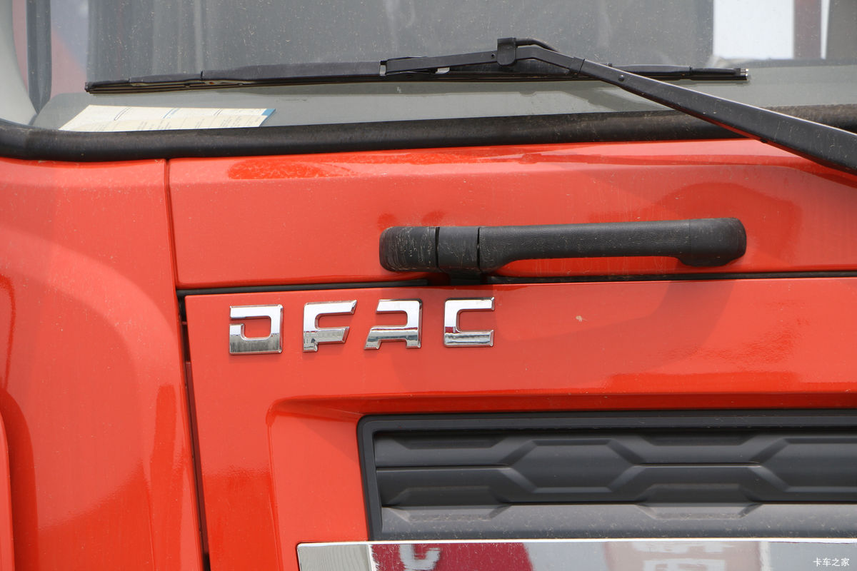  D9 180 4X2 6.8ػ(EQ1183LJ9BDG)                                                