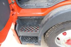 东风 多利卡D9 180马力 4X2 6.8米栏板载货车(EQ1183LJ9BDG)