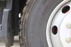 东风 多利卡D9 180马力 4X2 6.8米栏板载货车(EQ1183LJ9BDG)