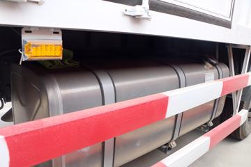 �������� ����M5�ؿ� 270���� 6X2 9.6����ʽ��ݳ�(LZ5250XXYM5CB)ͼƬ