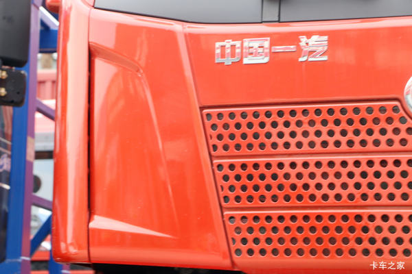 J6L 7.7米 载货 240马力 高顶 最后两台