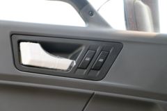 青岛解放 悍V重卡 350马力 6X2牵引车(CA4252P1K15T3E5A80)