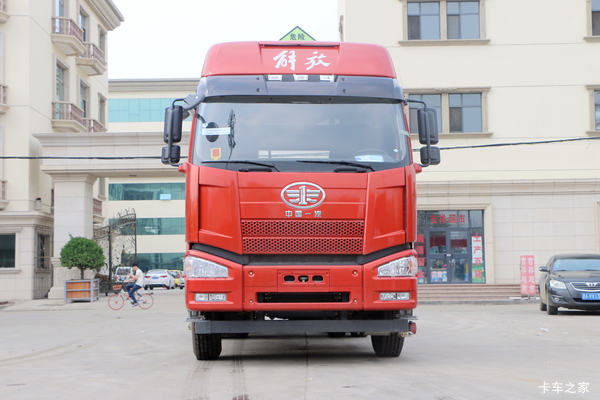 一汽解放 J6P重卡 质惠版 420马力 6X4危险品牵引车(457后桥)(CA4250P66K24T1E5Z)