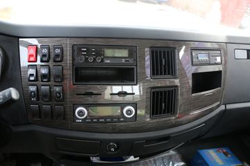 һ����� J6L�п� 2018�� �ʻݰ� 180���� 4X2 6.75�������ػ���(CA1180P62K1L4E5)ͼƬ