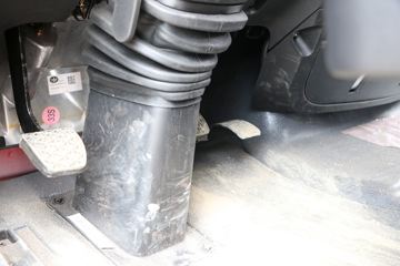 һ����� J6L�п� 2018�� �ʻݰ� 180���� 4X2 6.75�������ػ���(CA1180P62K1L4E5)ͼƬ