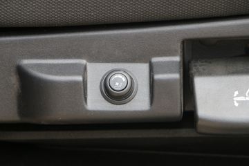 һ����� J6L�п� 2018�� �ʻݰ� 180���� 4X2 6.75�������ػ���(CA1180P62K1L4E5)ͼƬ