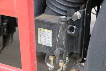 һ����� J6L�п� 2018�� �ʻݰ� 180���� 4X2 6.75�������ػ���(CA1180P62K1L4E5)ͼƬ