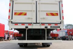 青岛解放 悍V重卡 260马力 6X2 9.5米翼开启厢式载货车(CA5250XYKP1K2L7T3E5A80)