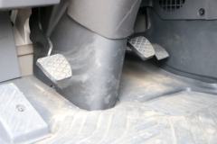 青岛解放 龙VH中卡 南方版 180马力 4X2 6.65米仓栅式载货车(CA5189CCYPK2L2E5A80)