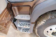 青岛解放 龙VH中卡 南方版 180马力 4X2 6.65米仓栅式载货车(CA5189CCYPK2L2E5A80)