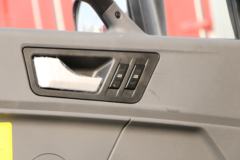 青岛解放 龙VH中卡 南方版 180马力 4X2 6.65米仓栅式载货车(CA5189CCYPK2L2E5A80)