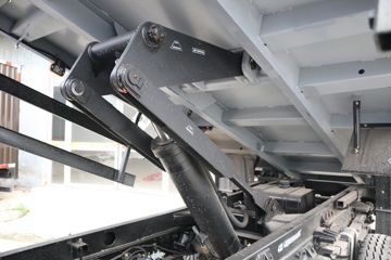 ���� ����ES3 130���� 4X2 3.8����ж��ͼƬ