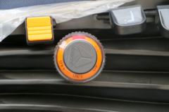 中国重汽 豪瀚J7B重卡 380马力 6X4危化品牵引车(ZZ4255N3246E1W)