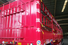 大运 13米鹅颈花栏对开半锁杆仓栅式半挂车