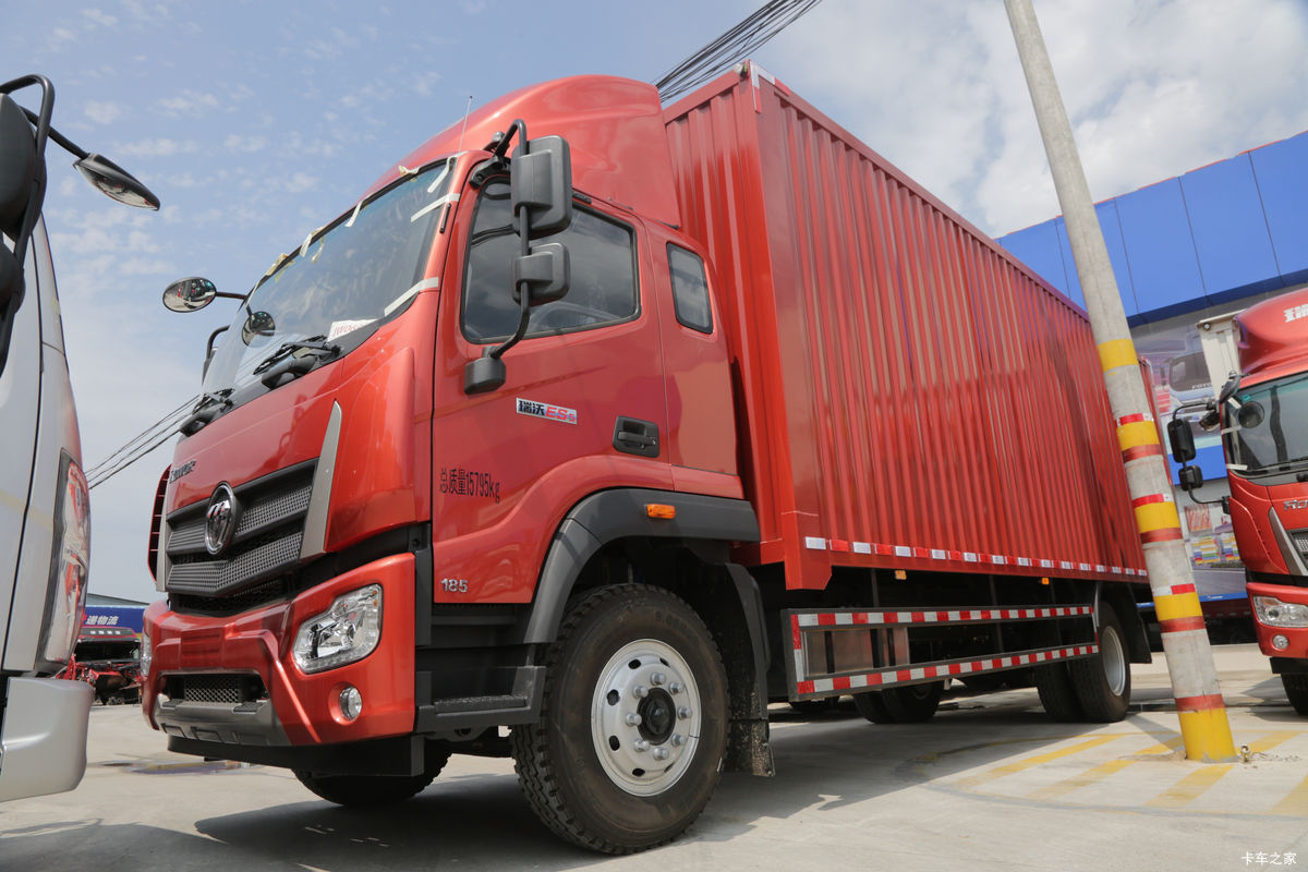 福田 瑞沃ES5 185马力 4X2 6.8米排半厢式载货车