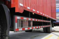 福田 瑞沃ES5 185马力 4X2 6.8米排半厢式载货车(BJ5165XXY-FC)