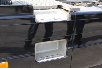 �ֶ��� FH16�ؿ� 700���� 4X2 ǣ����ͼƬ