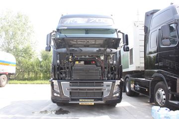 �ֶ��� FH16�ؿ� 700���� 4X2 ǣ����ͼƬ