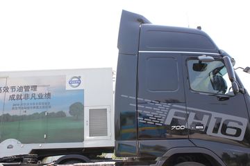 �ֶ��� FH16�ؿ� 700���� 4X2 ǣ����ͼƬ