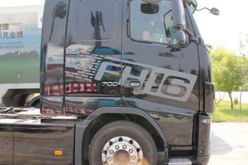 �ֶ��� FH16�ؿ� 700���� 4X2 ǣ����ͼƬ