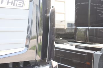 �ֶ��� FH16�ؿ� 700���� 4X2 ǣ����ͼƬ