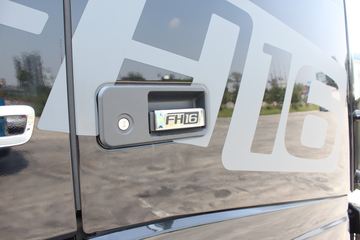 �ֶ��� FH16�ؿ� 700���� 4X2 ǣ����ͼƬ